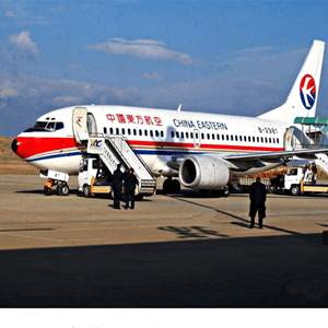 东郊航空空运航空快运业稳步发展的原因是什么？